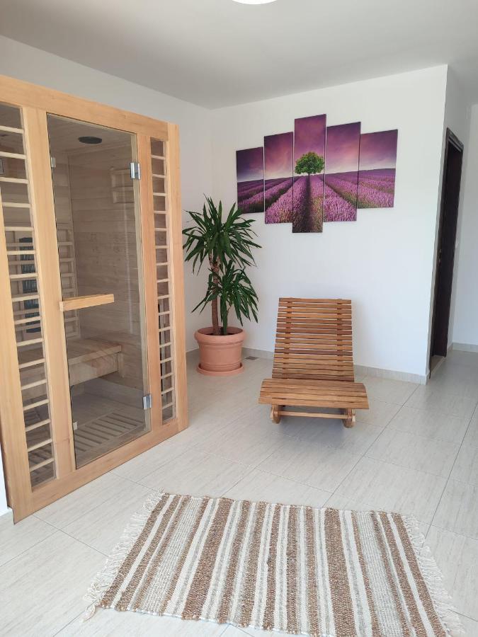 Holiday Home Cherry Tree Zrnovnica ภายนอก รูปภาพ