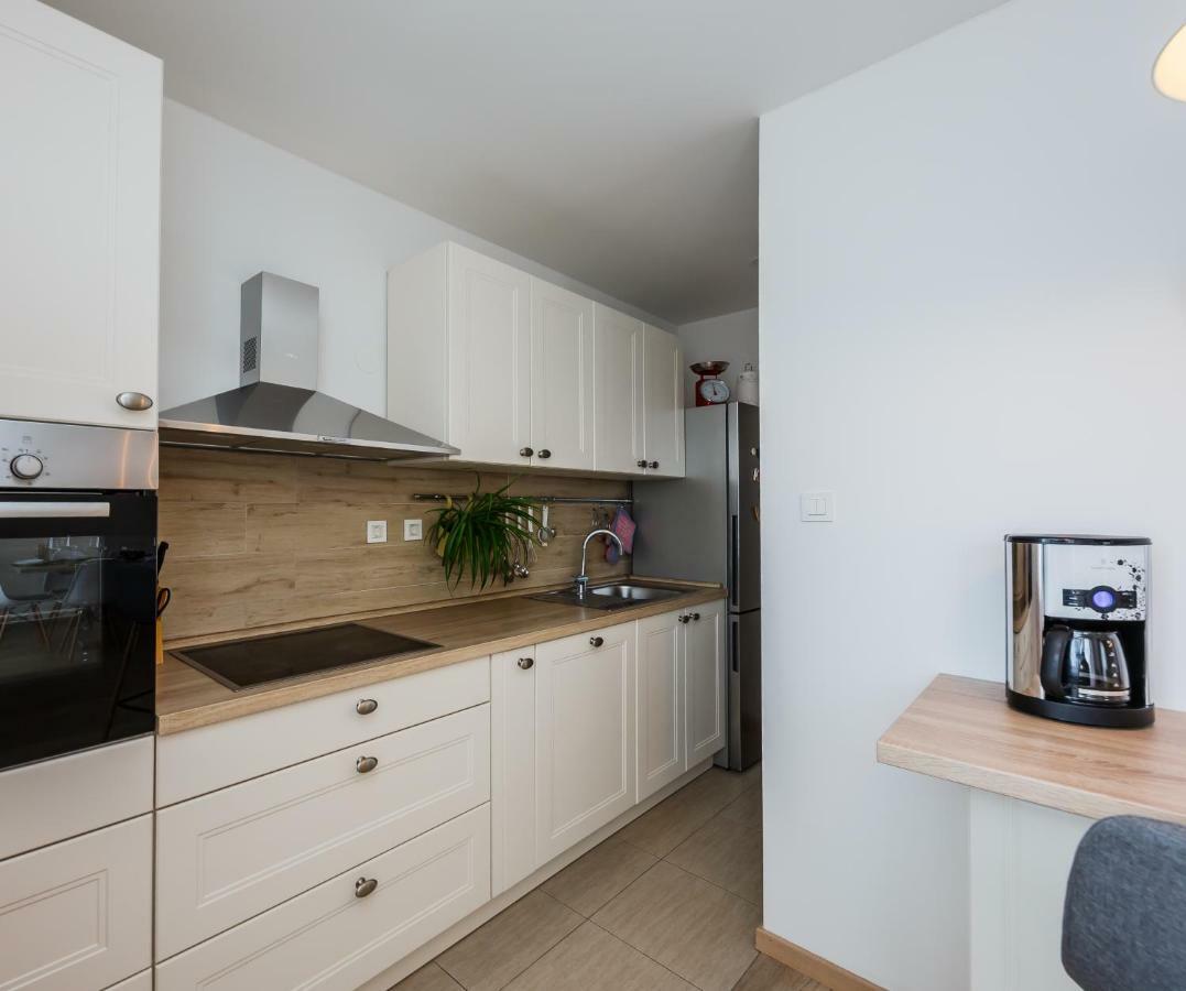 Holiday Home Cherry Tree Zrnovnica ภายนอก รูปภาพ