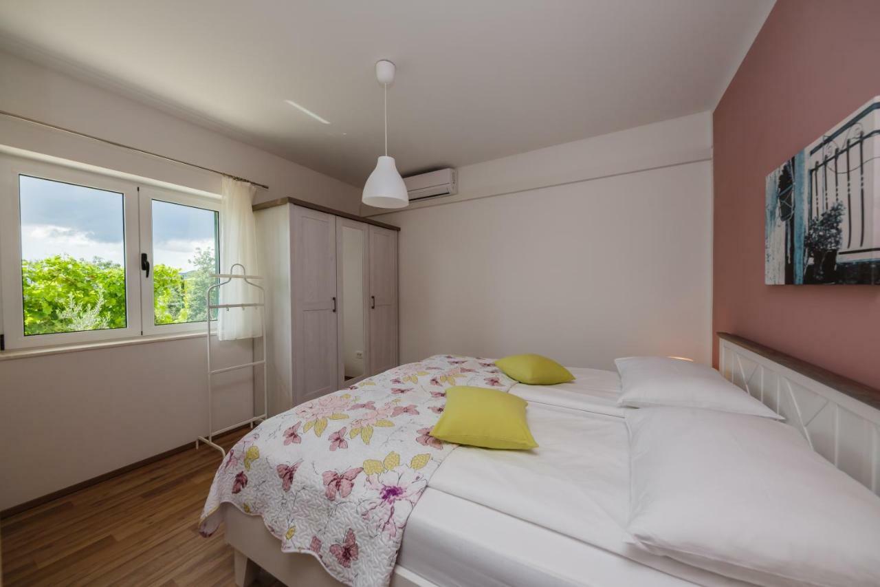 Holiday Home Cherry Tree Zrnovnica ภายนอก รูปภาพ