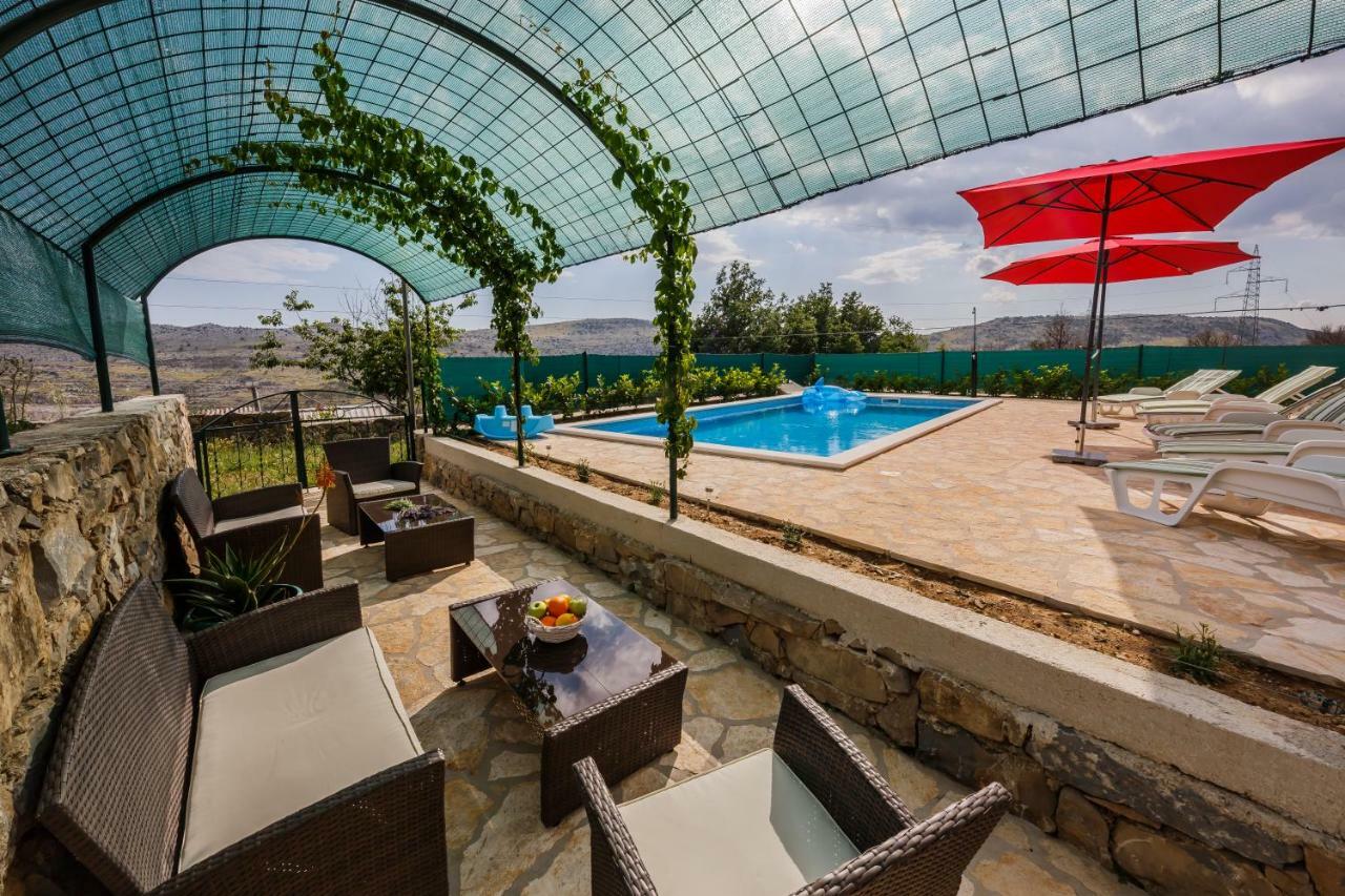 Holiday Home Cherry Tree Zrnovnica ภายนอก รูปภาพ