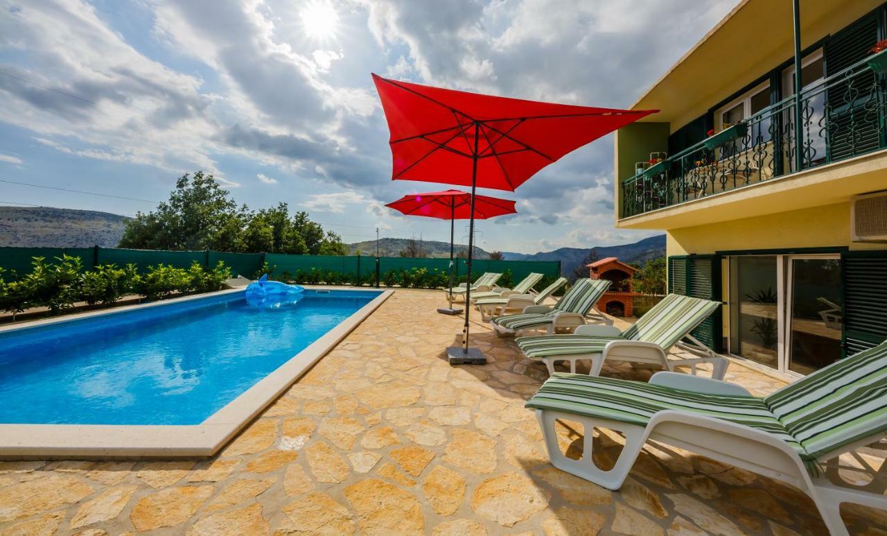 Holiday Home Cherry Tree Zrnovnica ภายนอก รูปภาพ